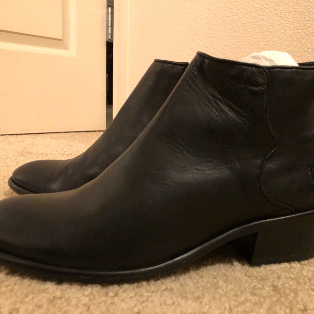 Frye Carson Bootie